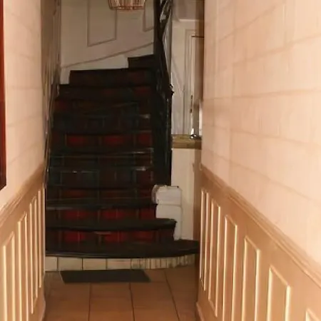 Sully Hotel *