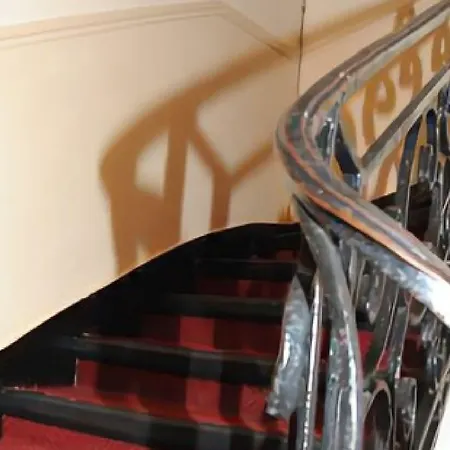 Sully Hotel